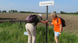 Geen stempelplaats maar een extra wandelaar Joke