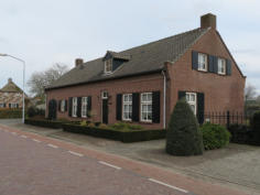 Een van de vele woonboerderijen in Schaft